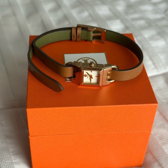 Tory Burch Double T Link Women's Watch w/ a Reversible Leather Strap Wrap Design - Picture 3 of 11